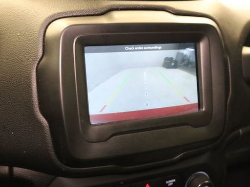 Used 2018 Jeep Renegade Latitude image 21