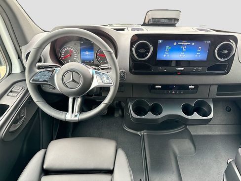 Used 2026 Mercedes-Benz Sprinter 2500 image 21