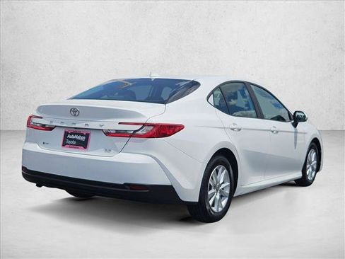 Used 2025 Toyota Camry LE FWD image 5