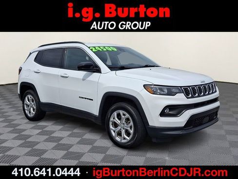 Used 2024 Jeep Compass Latitude AWD/4WD image 1