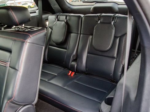 Used 2025 Ford Explorer ST-Line w/ ST-Line Street Pack AWD/4WD image 29