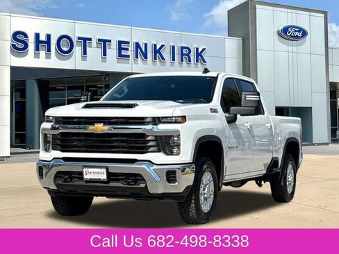 Used 2024 Chevrolet Silverado 2500 LT AWD/4WD image 3