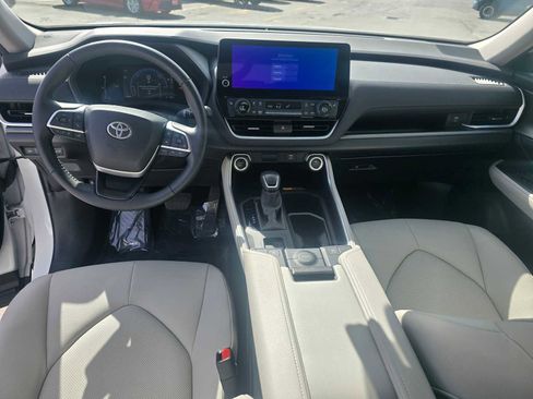 Used 2024 Toyota Grand Highlander XLE image 23
