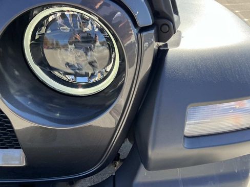 Used 2023 Jeep Wrangler Sport S image 9