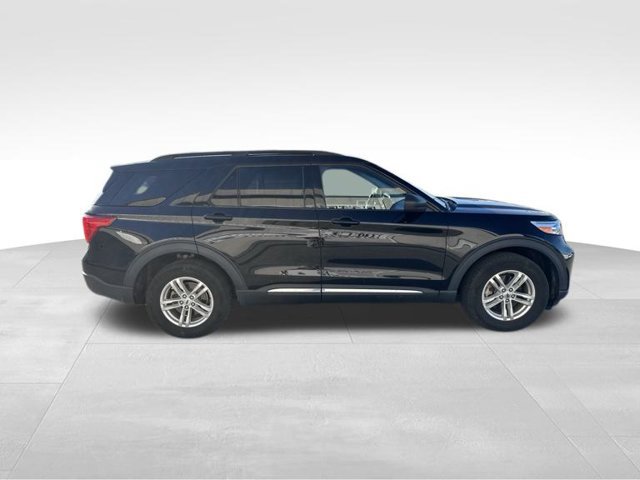 Used 2023 Ford Explorer XLT w/ Equipment Group 202A AWD/4WD image 12