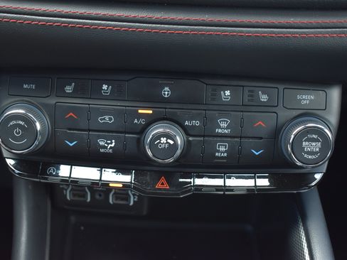 Used 2024 Dodge Durango GT AWD/4WD image 33