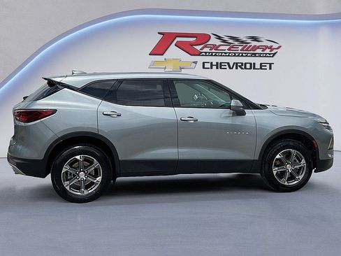 Used 2025 Chevrolet Blazer LT FWD image 6