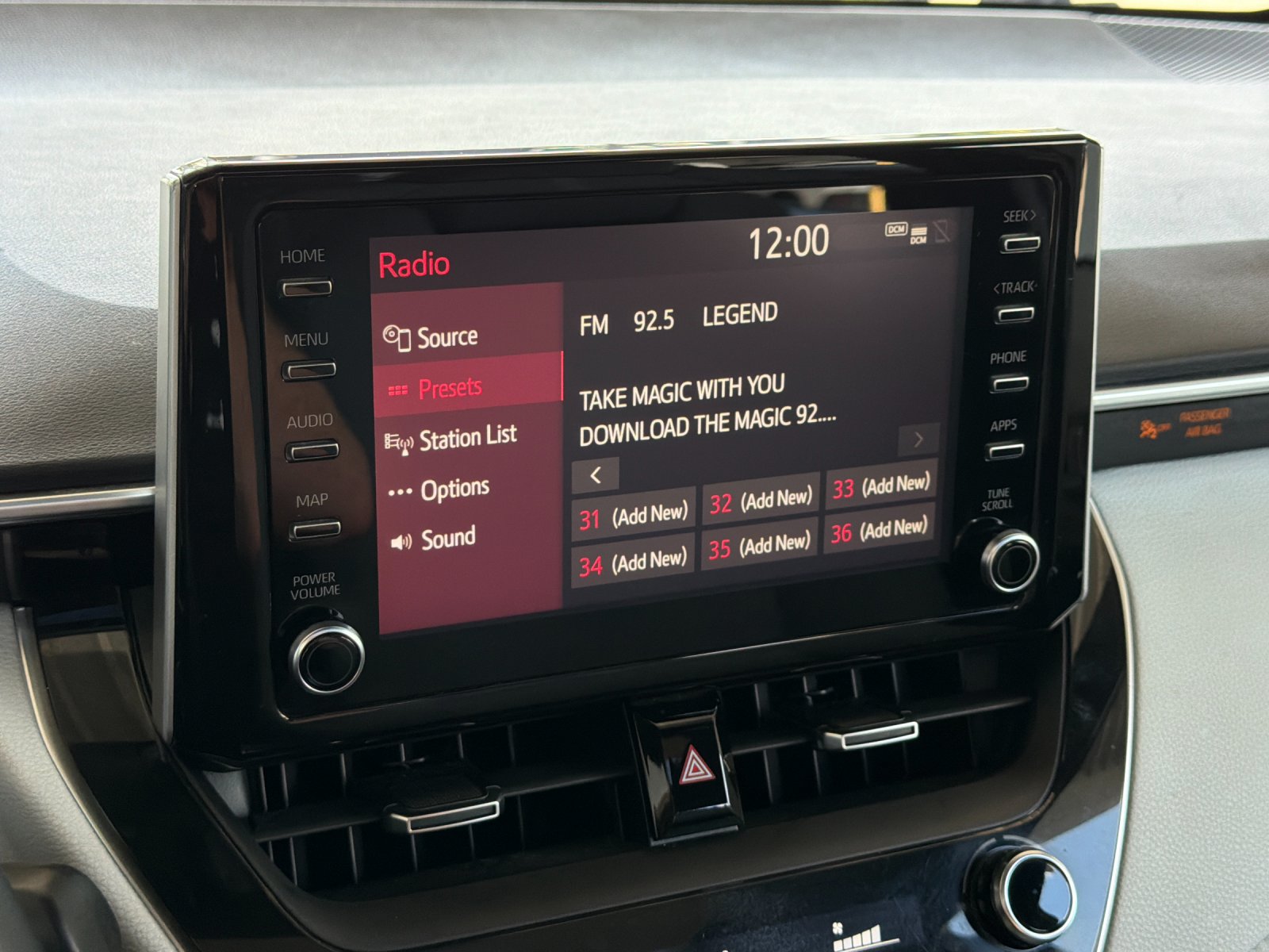 Used 2020 Toyota Corolla SE w/ SE Premium Package FWD image 16