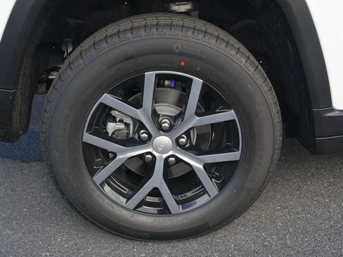 New 2025 Jeep Grand Cherokee Limited w/ Trailer Tow Package image 29