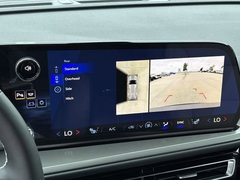 New 2026 Chevrolet Traverse LT w/ Sun and Wheel Package FWD image 17