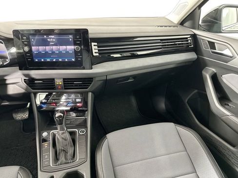 Used 2025 Volkswagen Jetta SE w/ Black Wheel Package image 26