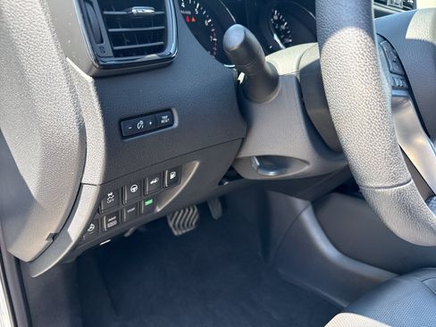 Used 2019 Nissan Rogue SL AWD/4WD image 14