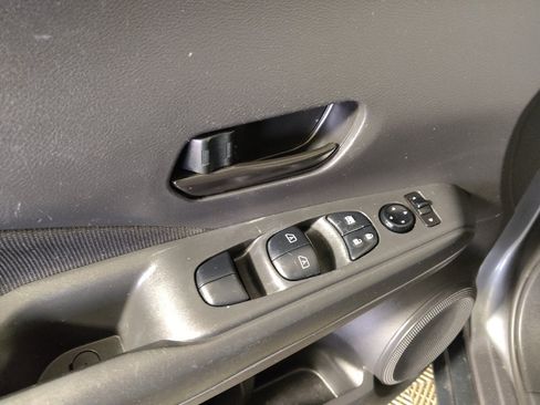 Used 2021 Nissan Kicks S FWD image 27