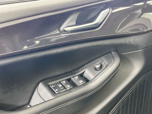 Used 2023 Jeep Grand Cherokee Laredo AWD/4WD image 17