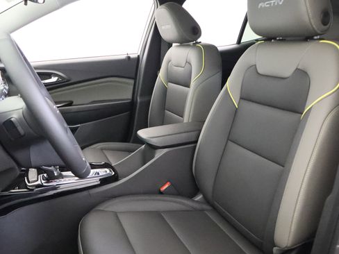 New 2026 Chevrolet Trax ACTIV w/ Sunroof Package FWD image 23
