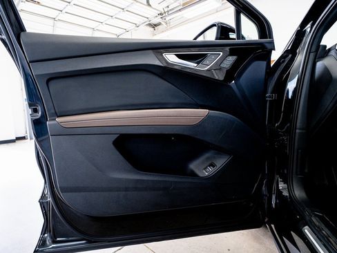 Used 2022 Audi Q4 e-tron Premium Plus image 30