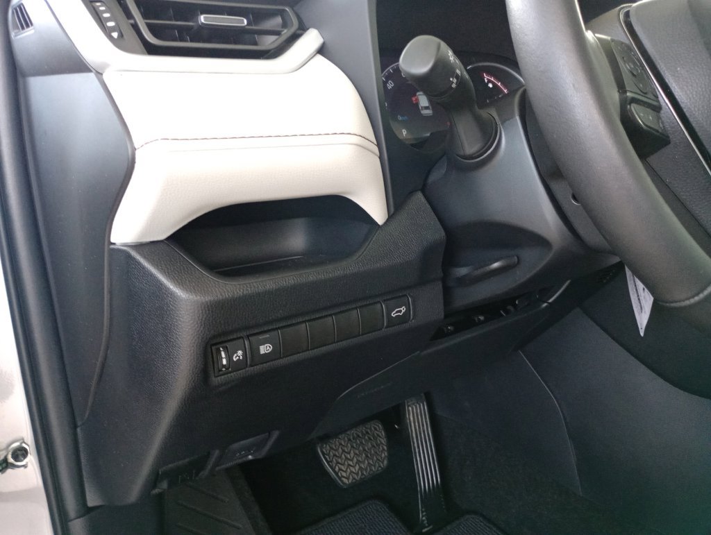 Used 2024 Toyota RAV4 XLE Premium FWD image 14