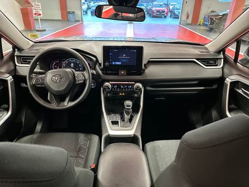 Used 2025 Toyota RAV4 XLE AWD/4WD image 12