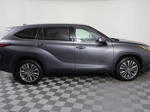 Used 2021 Toyota Highlander Platinum AWD/4WD image 9