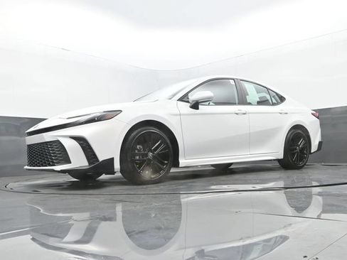 Used 2025 Toyota Camry SE FWD image 27