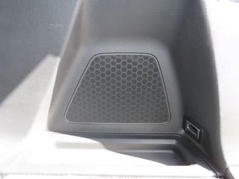 Used 2025 Honda Pilot Elite image 13