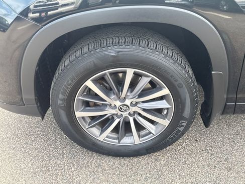 Used 2017 Toyota Highlander XLE AWD/4WD image 42