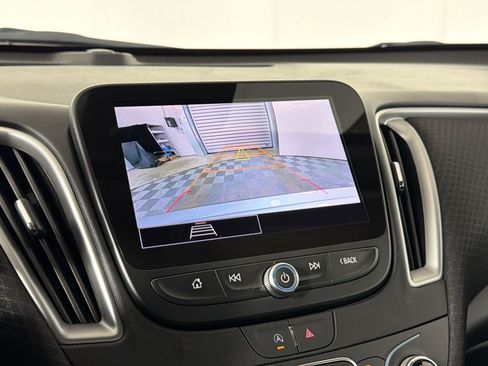 Used 2025 Chevrolet Malibu LT FWD image 17