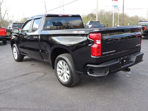 Used 2023 Chevrolet Silverado 1500 Custom image 3