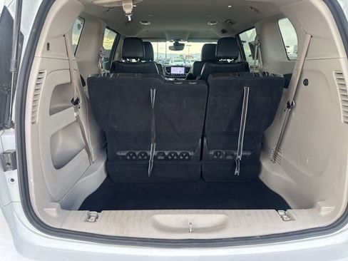 Certified 2022 Chrysler Pacifica Touring-L FWD image 5