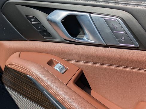 Used 2021 BMW X7 M50i w/ Executive Package image 43