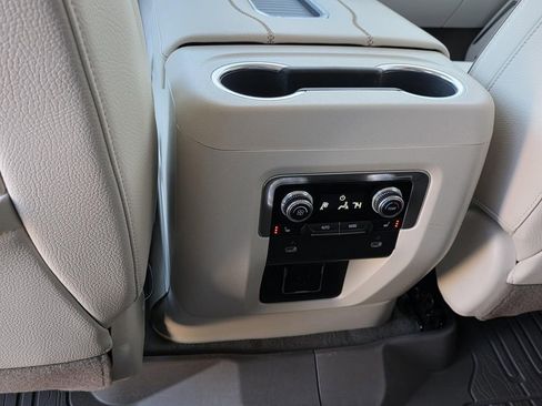 Used 2024 GMC Yukon Denali image 11