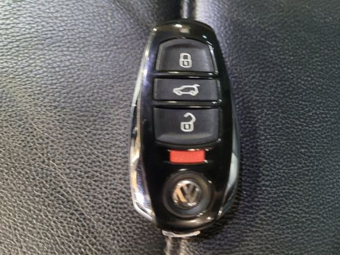 Used 2015 Volkswagen Touareg Lux AWD/4WD image 32