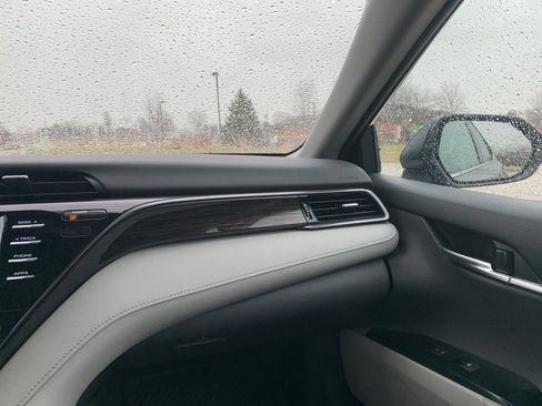 Used 2019 Toyota Camry L image 28