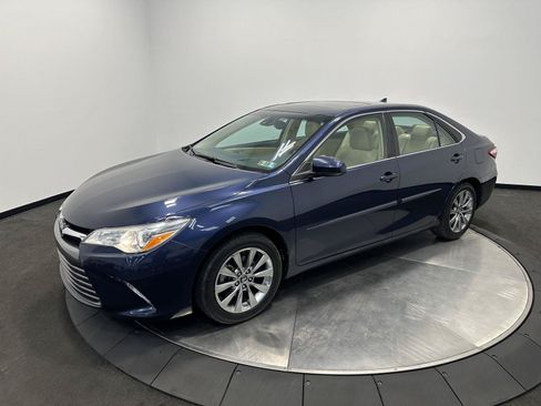 Used 2017 Toyota Camry XLE w/ Moonroof Package FWD image 4