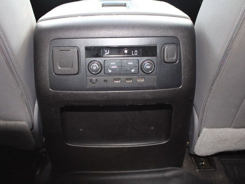 Used 2018 Chevrolet Suburban LT RWD image 28