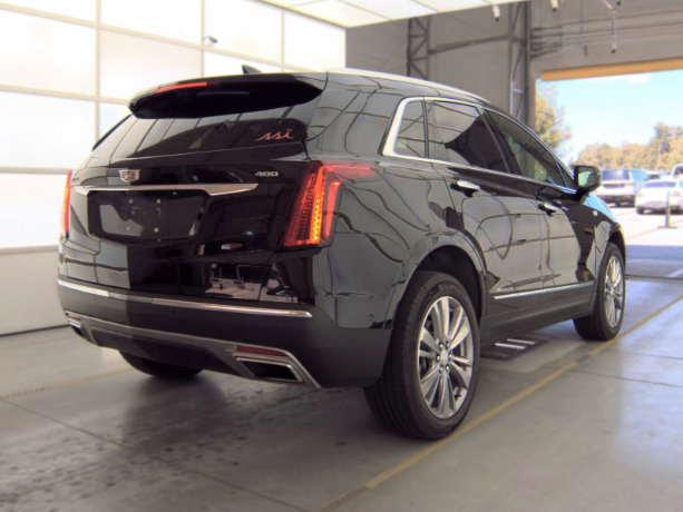 Used 2024 Cadillac XT5 Premium Luxury w/ Technology Package FWD image 2