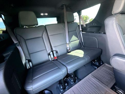 Used 2025 Chevrolet Suburban High Country AWD/4WD image 24