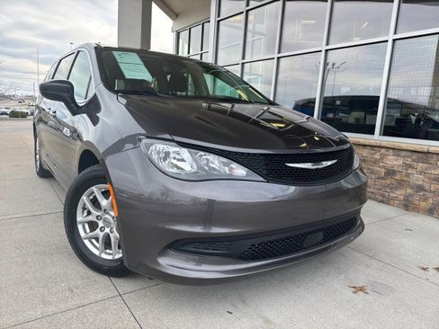 Used 2023 Chrysler Voyager LX image 1