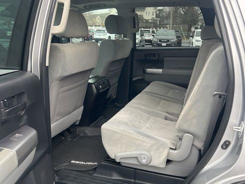 Used 2019 Toyota Sequoia SR5 image 2