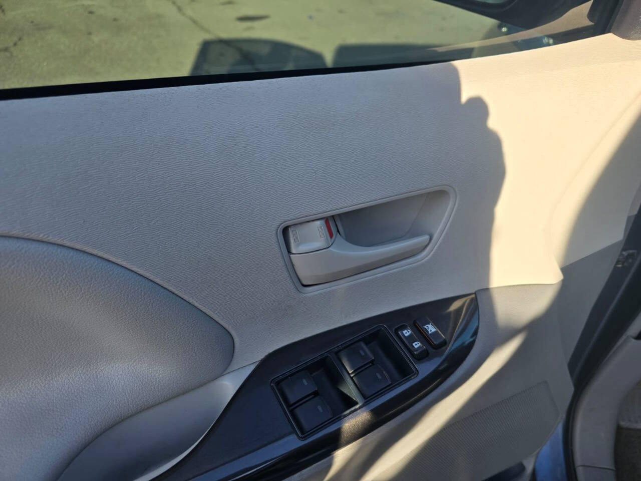 Used 2014 Toyota Sienna LE FWD image 16