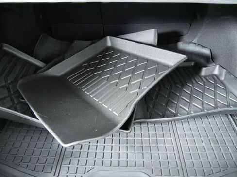 Used 2021 Toyota Corolla LE image 17