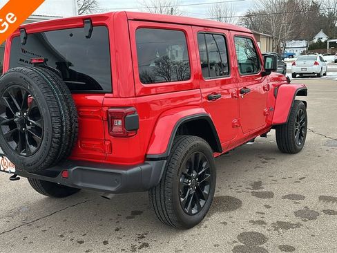 Used 2025 Jeep Wrangler Unlimited Sahara w/ Safety Group AWD/4WD image 8
