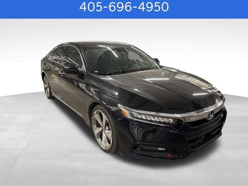 Used 2018 Honda Accord Touring image 2