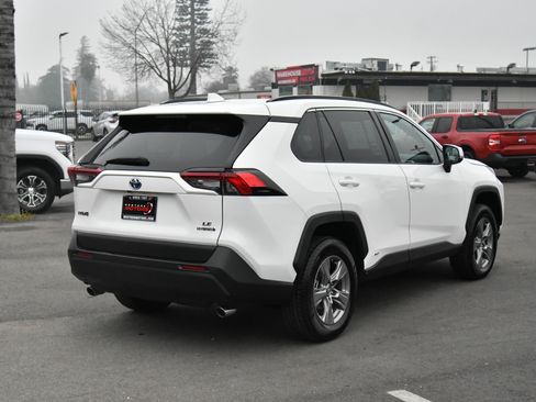 Used 2023 Toyota RAV4 LE image 8