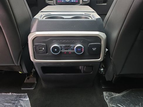 Used 2022 Ford Expedition Max Limited image 18