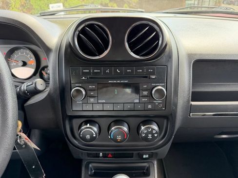 Used 2017 Jeep Patriot Sport AWD/4WD image 19