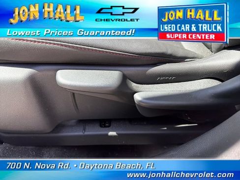 Used 2025 Chevrolet Trax RS w/ Sunroof Package FWD image 15
