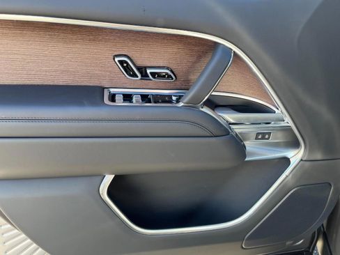 New 2025 Land Rover Range Rover SE image 29