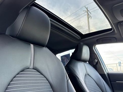 Used 2022 Toyota Camry SE image 18