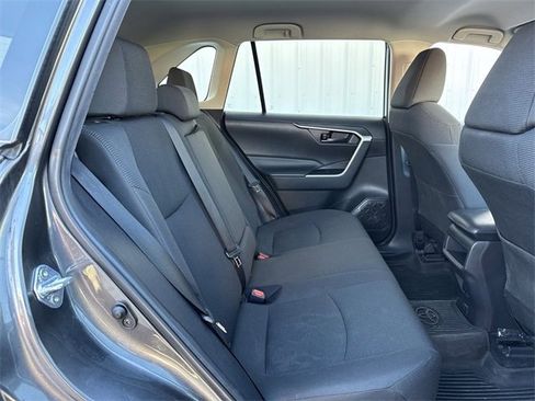 Used 2021 Toyota RAV4 LE image 27